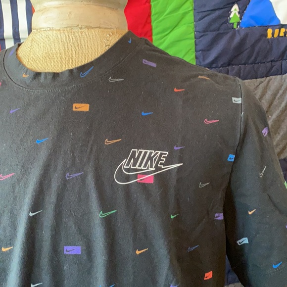 Nike - Picture 4 of 6